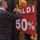 Al via i saldi: in Piemonte spesa media di 140/160 euro, in calo rispetto all'anno scorso. In diminuzione anche coloro che pensano di fare acquisti