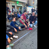 Torino, gli ambulanti manifestano in piazza Foroni per la sicurezza: &quot;Serve l'esercito&quot; [video]