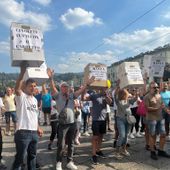 Protestano a Torino gli ambulanti del Goia: &quot;Ci volete tutti col carretto&quot; [video]