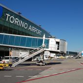 Dal treno all'aereo e viceversa, a Caselle il servizio di collegamento tra stazione e aeroporto diventa per tutti