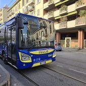 Furti sugli autobus, fermati dalla Polizia locale quattro borseggiatori su un mezzo della linea 18. Furti sugli autobus, fermati dalla Polizia locale quattro borseggiatori su un mezzo della linea 18.
