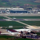 Un'altra domenica difficile all'aeroporto di Caselle, lunghe attese per i bagagli e voli dirottati Un'altra domenica difficile all'aeroporto di Caselle, lunghe attese per i bagagli e voli dirottati