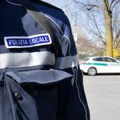 Controlli della Polizia locale, cinque patenti ritirate in una giornata di servizio in borghese Controlli della Polizia locale, cinque patenti ritirate in una giornata di servizio in borghese