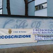 Presidio della Polizia locale a Mirafiori, scritte offensive sui muri della Circoscrizione
