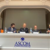 Forze dell'ordine e operatori dei locali notturni al tavolo di confronto organizzato da Epat Ascom e Silb. La volontà di cooperare su programmi di sensibilizzazione diretti ai giovanissimi