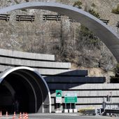 Aumenti Tunnel Monte Bianco, 55 euro le auto, 200 i mezzi pesanti. Uncem: “Proprio non va”