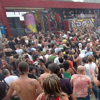 La Meloni fascista perchè fa sgomberare un rave? Dopo due anni di fascismo di fatto gli italiani dovrebbero riconoscere i veri dittatori e pretendere giustizia. Di Lorenza Morello*