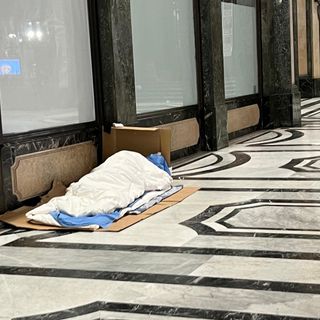 Le élite ci hanno portato allo sfacelo ma, sempre più assetate di potere, vogliono restare sul palcoscenico della storia. Di Riccardo Ruggeri*