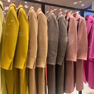 E siamo già ai saldi invernali: scontrino medio di 150 euro, in leggero aumento. Ma sarà un 2025 difficile