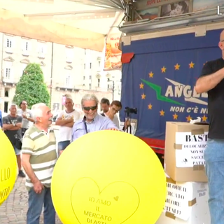 Ambulanti di Goia e Ubat in piazza a Torino: &quot;Chiediamo solo di poter lavorare&quot;