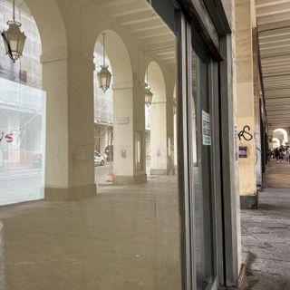 Dal 2012 ad oggi spariti 100mila negozi e 16mila imprese di commercio ambulante