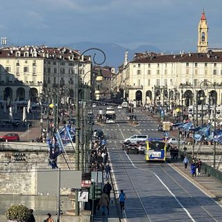 Commercio, turismo e servizi a Torino: si tiene duro, nonostante tutto. E contro il degrado urbano si può fare di più