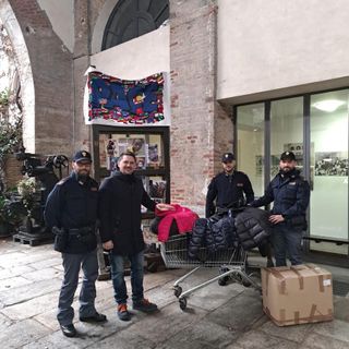 Abiti contraffatti in regalo al Sermig
