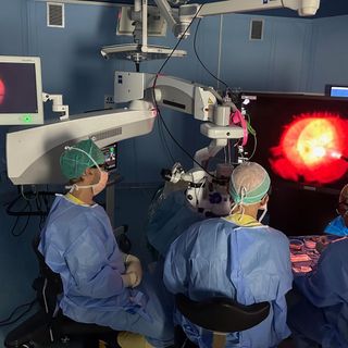Vista più chiara e interventi più sicuri: l’oculistica dell’ASL TO5 porta in sala operatoria la tecnologia del futuro