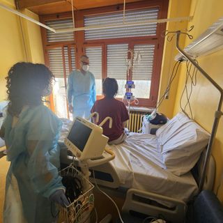 Operata al San Luigi di Orbassano mentre ascolta la sua playlist preferita
