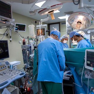 Un bacio "solleva" il cuore e salva una vita. L'operazione alle Molinette di Torino