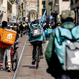 Emergenza caldo, accordo con Just Eat e Filt Cgil per la tutela dei rider