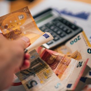 Risparmi dello Stato mangiati dall’aumento del tasso d’interesse della BCE. Di Carlo Manacorda*