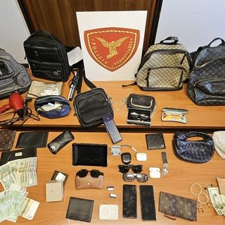 Arrestato a Torino con lo zaino carico di refurtiva il ladro dei treni ad Alta Velocità. Gli oggetti rinvenuti saranno restituiti ai proprietari