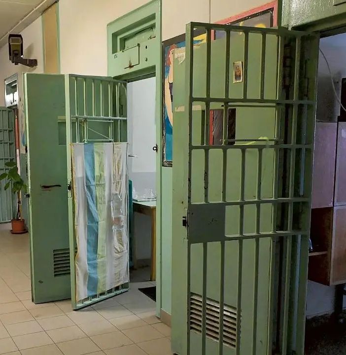 Vercelli, ancora un'aggressione a un poliziotto, il sindacato: “Non si può lavorare così, venga il sottosegretario alla giustizia”