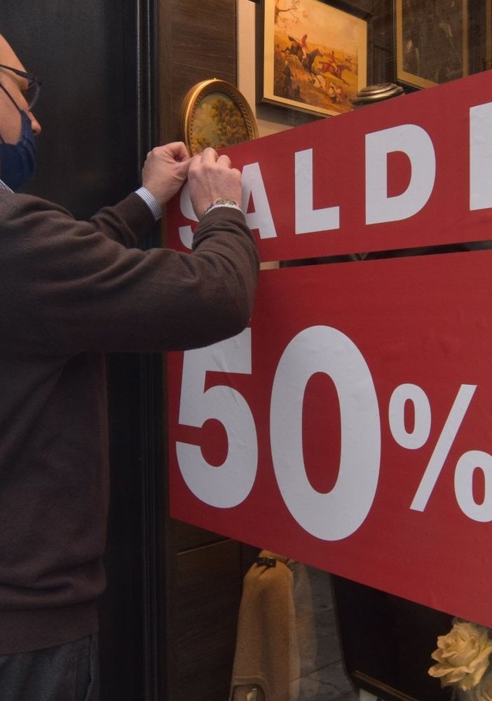 Al via i saldi: in Piemonte spesa media di 140/160 euro, in calo rispetto all'anno scorso. In diminuzione anche coloro che pensano di fare acquisti