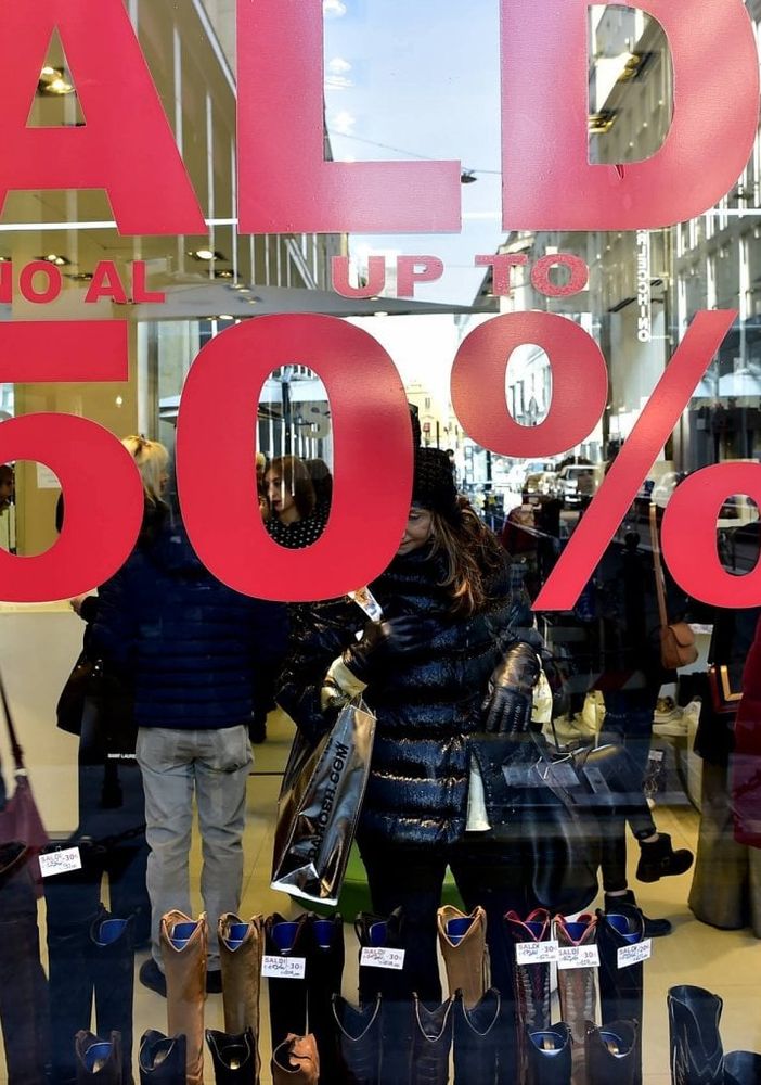 Saldi, a Torino avvio soft: scontrino medio intorno ai 140 euro. Regge solo il centro, in affanno la periferia