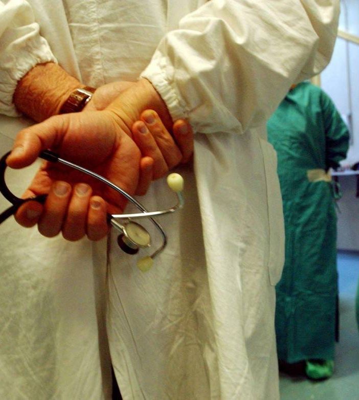 Eccesso di medici e impiego di “scarti”? Sindacati medici novaresi sul piede di guerra