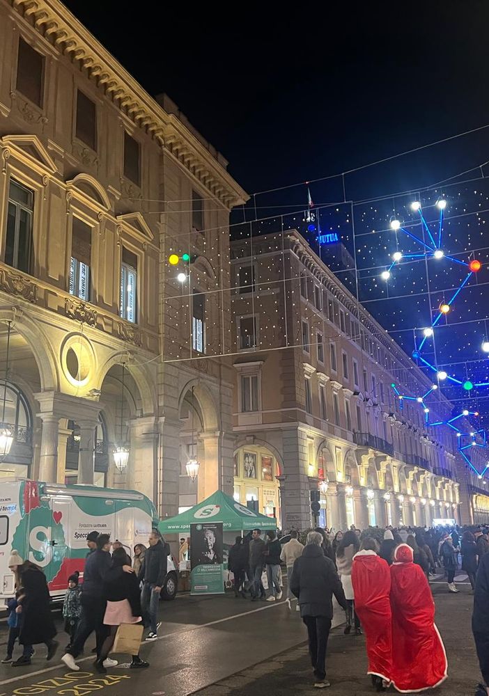 Consumi natalizi, andamento lento (soprattutto nell'ultimo week end), ora si spera nelle tredicesime che quest'anno saranno più alte dell'8%
