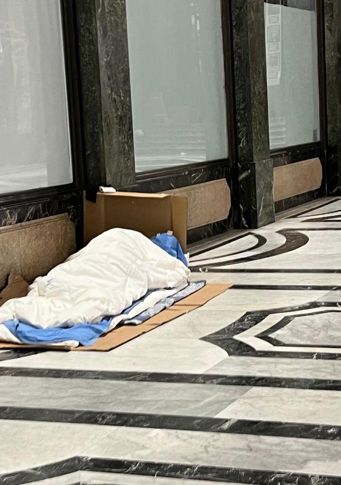 Le élite ci hanno portato allo sfacelo ma, sempre più assetate di potere, vogliono restare sul palcoscenico della storia. Di Riccardo Ruggeri*