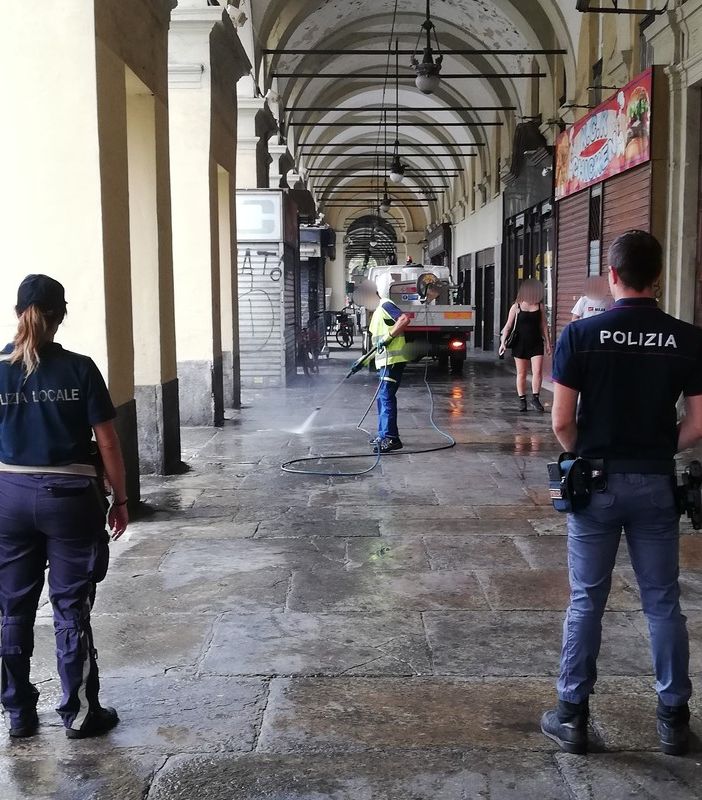 Torino, controlli straordinari in zona Nizza, sanzioni per oltre 5000 euro, ripuliti i portici
