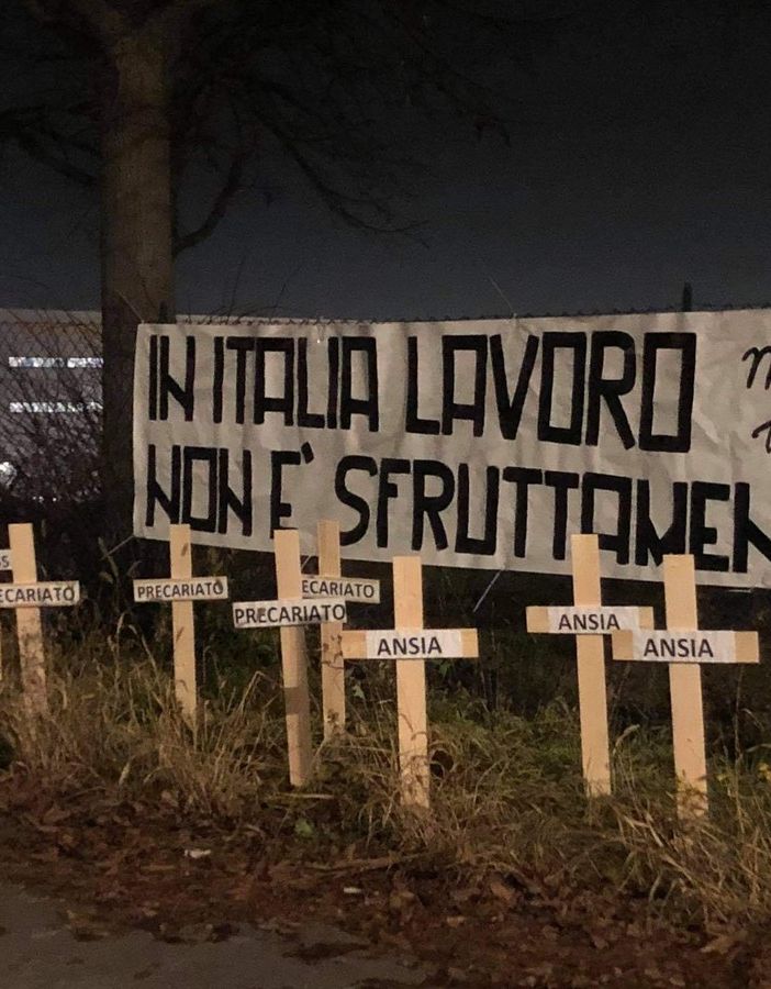 Mascherine Tricolori,  un “cimitero” simbolico contro Amazon