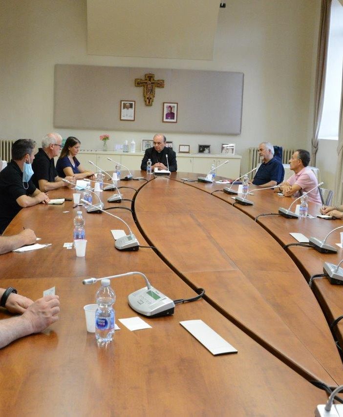 Stamperia Miroglio di Govone, interviene anche il vescovo di Alba che incontra i lavoratori