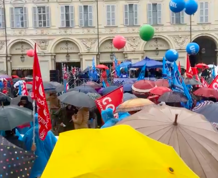 Festa del Primo Maggio 2024, il corteo e i comizi a Torino [video]
