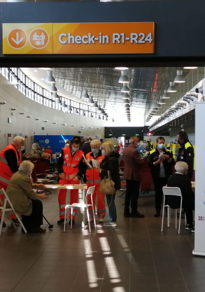 Anche l'aeroporto di Torino diventa hub vaccinale:  possibili 1000 vaccini al giorno