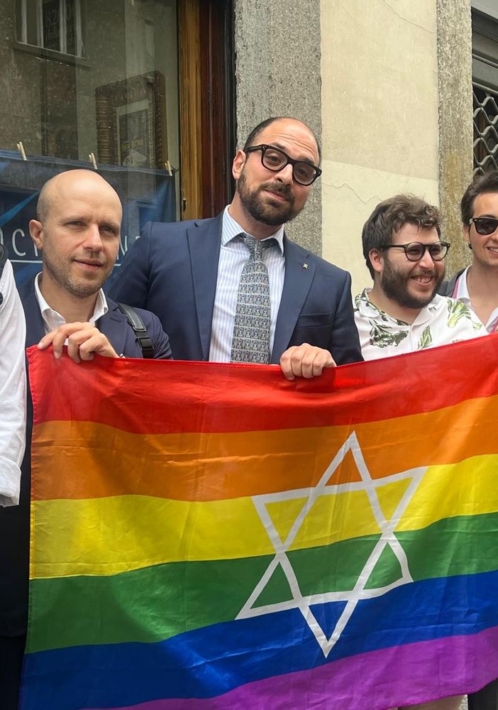 Il Gay Pride di Torino include tutti ma non proprio tutti, Associazione Aglietta: un manifesto di estrema sinistra