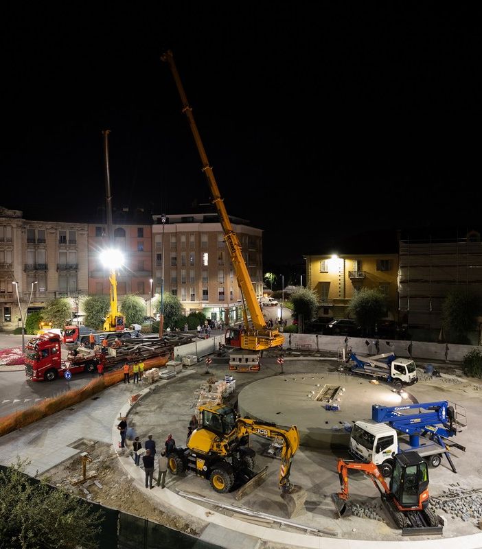 Alba: l’opera dono della famiglia Ferrero  installata sulla nuova fontana in piazza Michele Ferrero