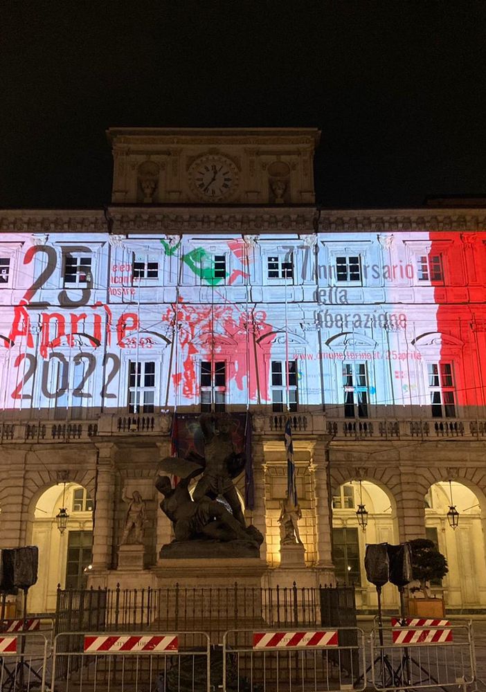 XXV Aprile a Torino: voci e immagini della Liberazione su Palazzo Civico