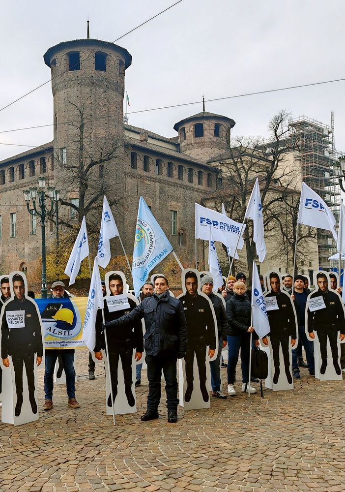 Flash Mob a Torino delle forze dell'ordine, FSP Polizia di Stato: “I poliziotti non sono votati e soprattutto pagati per andare al martirio”