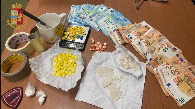 Sequestrate centinaia di dosi di crack, due arresti