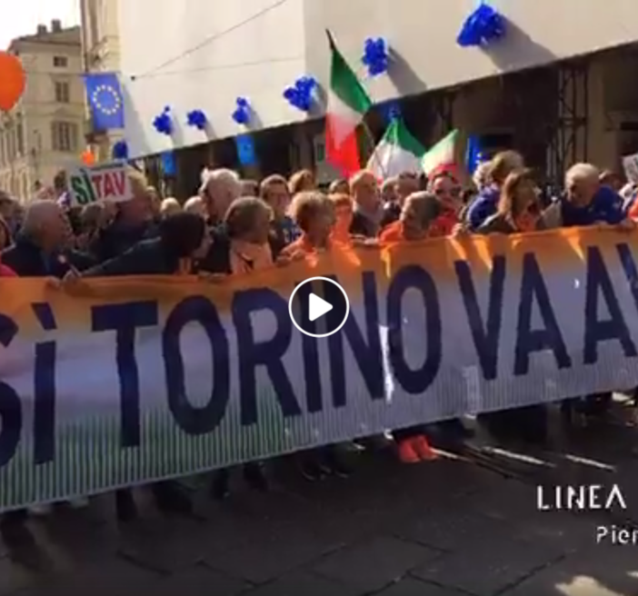 Manifestazione Si TAV a Torino. Marcia da piazza Vittorio a piazza Castello