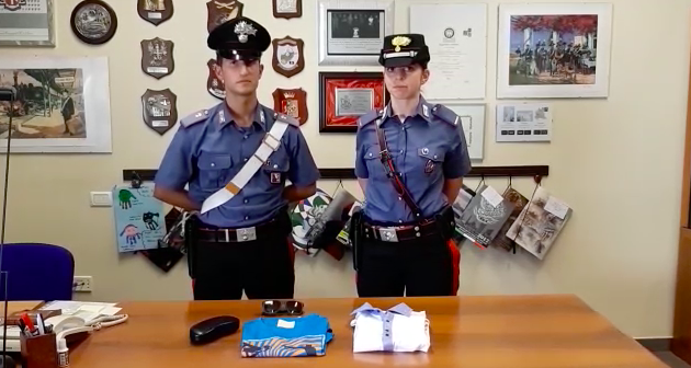 Furti in serie con il taxi ma il tassista avverte i carabinieri