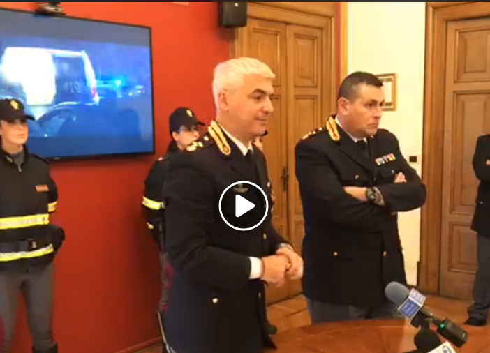 36 stranieri irregolari stipati in un furgone