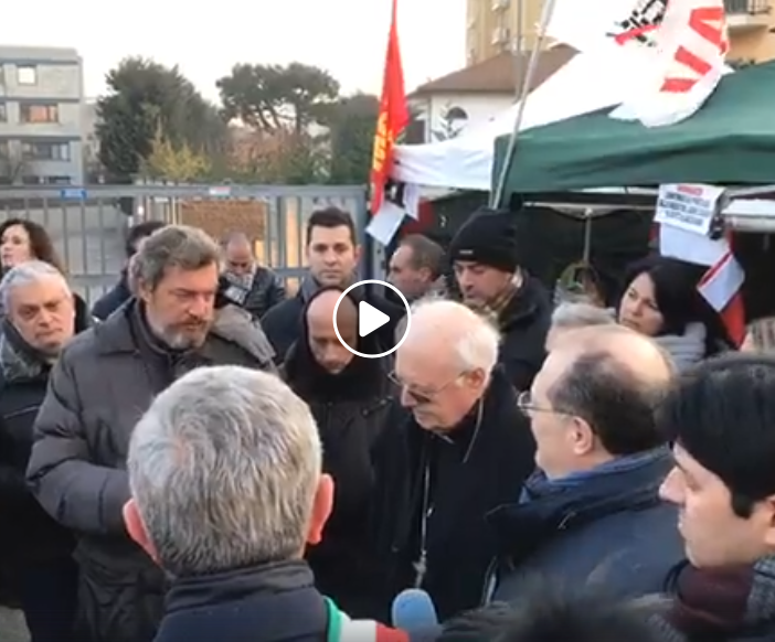 Monsignor Nosiglia incontra i lavoratori Martor di Brandizzo in presidio permanente per difendere il posto di lavoro