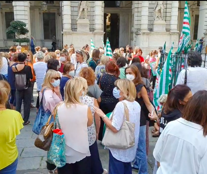 #spremuta di maestre: protesta delle maestre e degli educatori del Comune di Torino per difendere la qualità dei servizi educativi degli asili nido e delle scuole dell’infanzia comunali