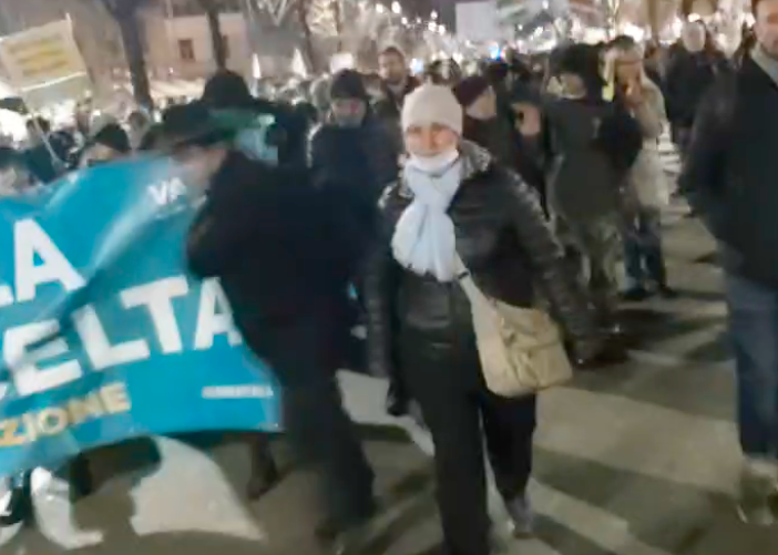 Confesercenti: “Vietare la manifestazione di sabato in centro a Torino”