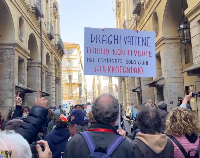 Contestazioni per la visita di Mario Draghi a Torino