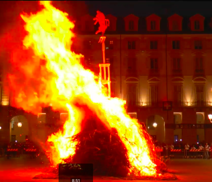 San Giovanni 2022, il tradizionale Farò in piazza Castello a Torino