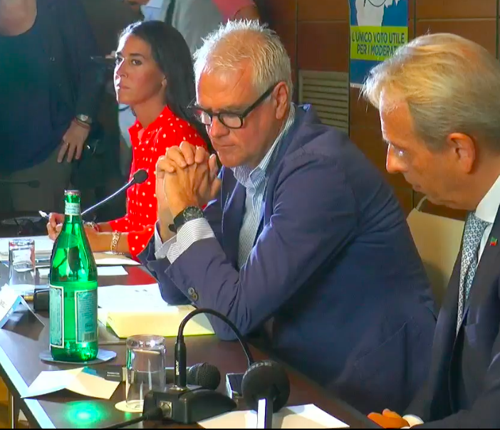 Berlusconi: le famiglie non devono dover scegliere tra pagare le bollette o fare la spesa [video]