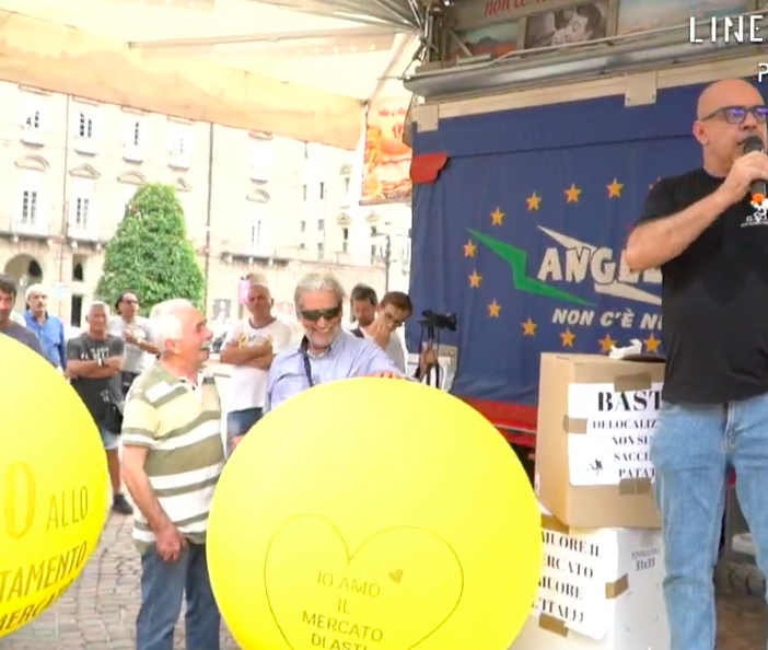 Ambulanti di Goia e Ubat in piazza a Torino: &quot;Chiediamo solo di poter lavorare&quot;