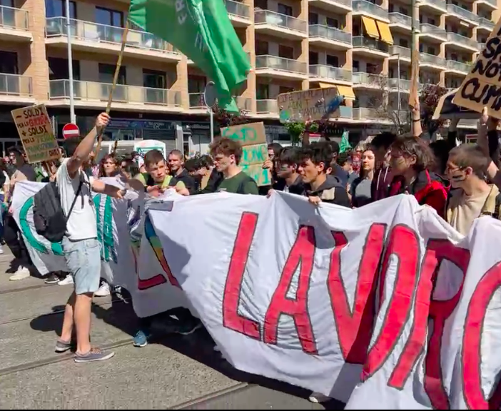 Sciopero per il clima, in piazza i Fridays For Future torinesi